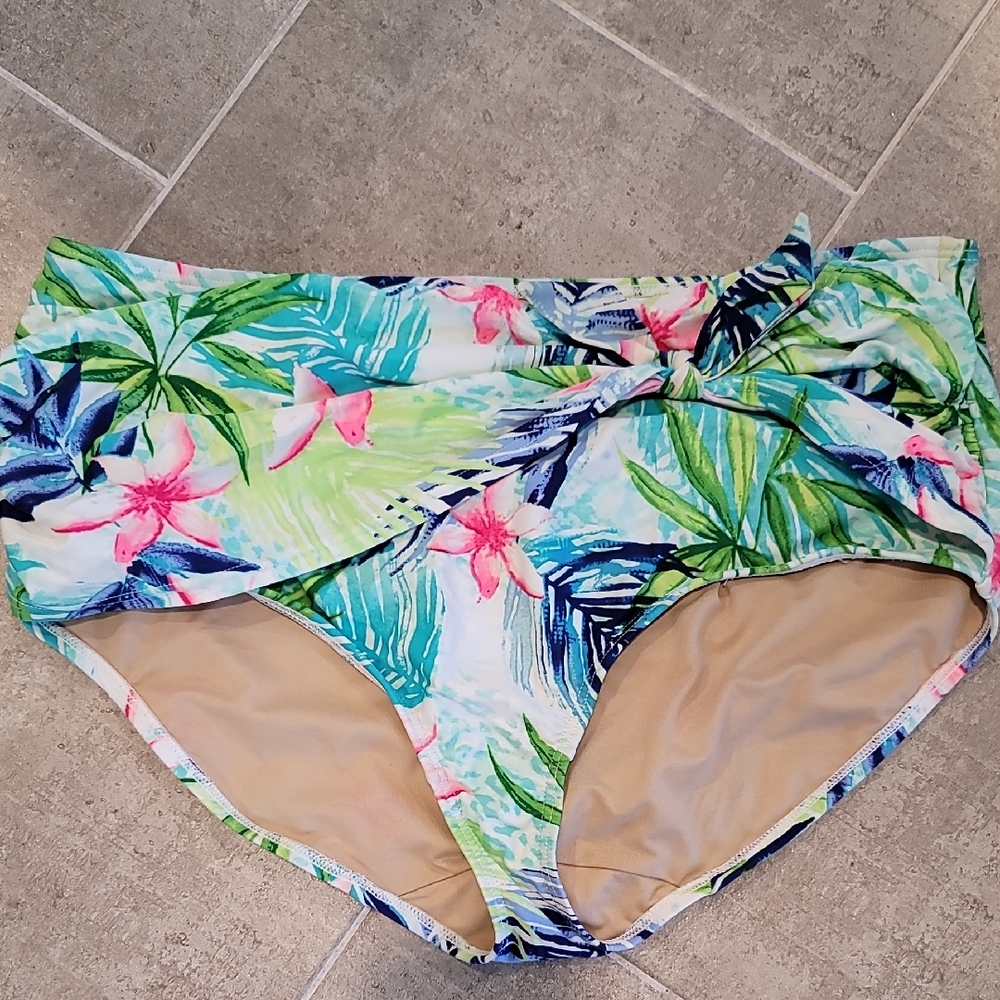 24 Cacique Floral Swim Bottoms